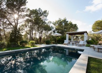 Yoga retreat europe | YogaLounge