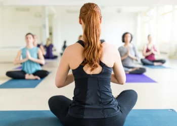 Profissão Yoga: Quer se Tornar uma Professora de Yoga? | YogaLounge