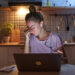 Como o Yoga Nidra Pode Prevenir o Burnout no Trabalho Online