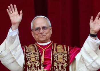 Papa Leão XIV frisa paz em sua primeira aparição aos fiéis | YogaLounge