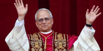 Papa Leão XIV frisa paz em sua primeira aparição aos fiéis | YogaLounge