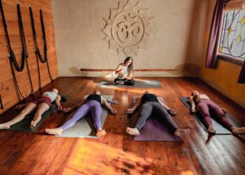 Featured image for: 7 Novas Tendências do Yoga para 2027 que Vai Querer Experimentar