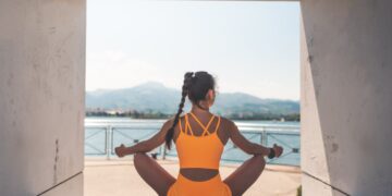 Featured image for: As 10 Melhores Praias para Praticar Yoga nas Férias de Verão 2026